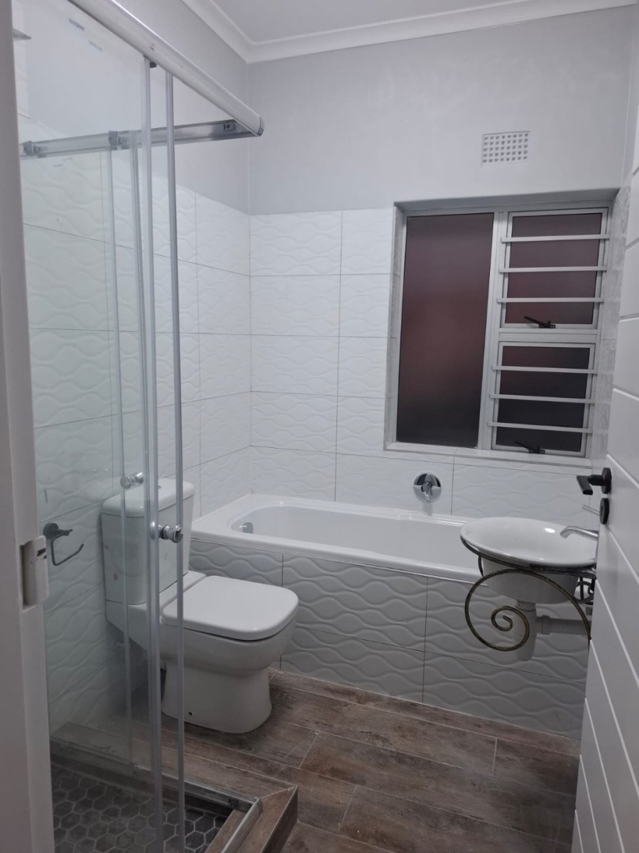 2 Bedroom Property for Sale in Oakglen Western Cape